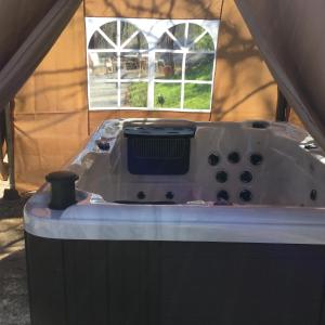 Collonges la rouge, Moulin et son gite,jakuzzi,clim piscine,wifi