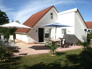 Comfortable home with terrace in a pleasant holiday village