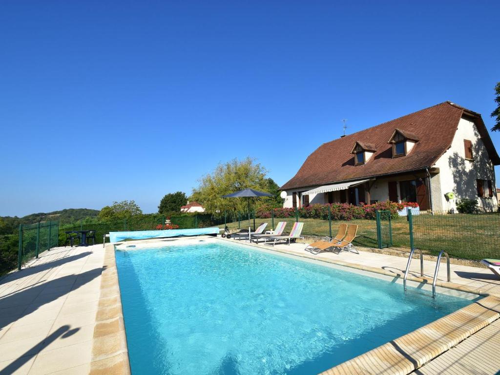 Comfortable villa near Alvignac with private swimming pool and stunning view , 46500 Alvignac