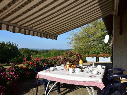 Comfortable villa near Alvignac with private swimming pool and stunning view