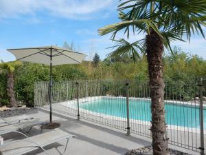 Villa Comfortable villa with private swimming pool and close to the Ard che River  7120 Auriolles Rhône-Alpes