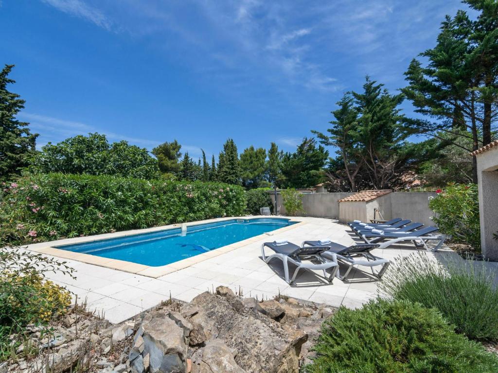 Comfy Villa in Pouzols Minervois with Private Pool , F-11120 La Courbe