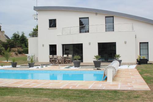 Contemporary Villa of Kerseal