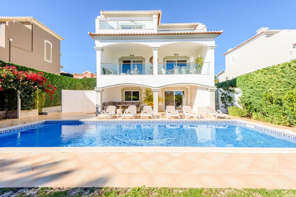 Villa CoolHouses Algarve Lagos, contemporary stylish 4 bed villa, private pool, golf course view, The White House Avenida Atlântico - Quinta da Boavista, 105 8600-382 Lagos