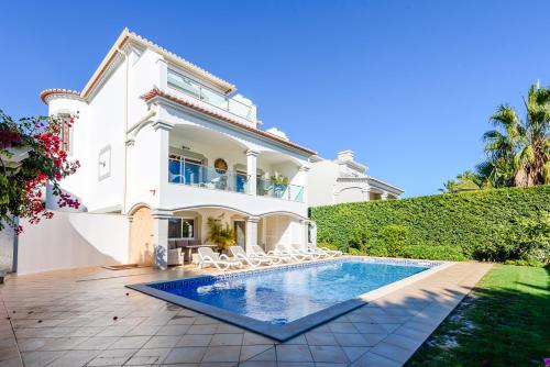CoolHouses Algarve Lagos, contemporary stylish 4 bed villa, private pool, golf course view, The White House