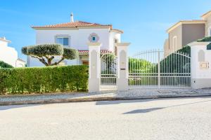 CoolHouses Algarve Lagos, contemporary stylish 4 bed villa, private pool, golf course view, The White House