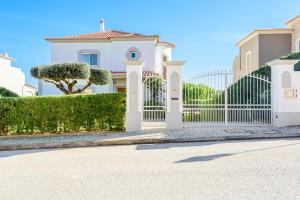 Villa CoolHouses Algarve Lagos, contemporary stylish 4 bed villa, private pool, golf course view, The White House Avenida Atlântico - Quinta da Boavista, 105 8600-382 Lagos Algarve