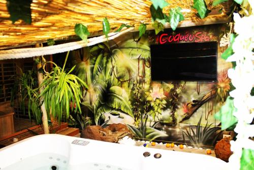 Coquéo Spa - Jacuzzi & Sauna 77