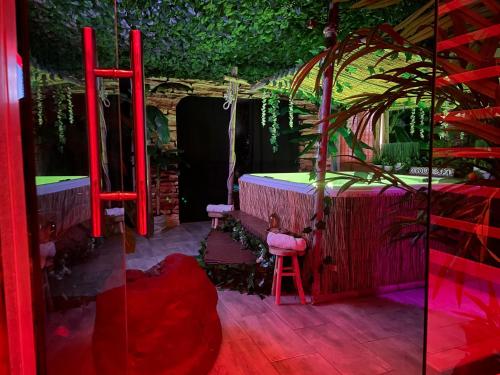 Coquéo Spa - Jacuzzi & Sauna 77