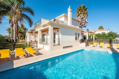 Villa Cordeiro - Heated Pool - Free wi-fi - Air Con Guia portugal