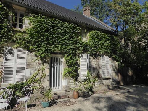 corps de ferme avec piscine et chevaux