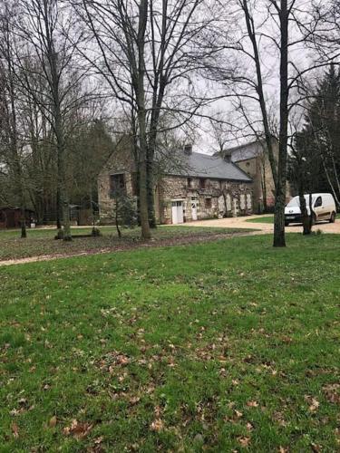 corps de ferme avec piscine et chevaux