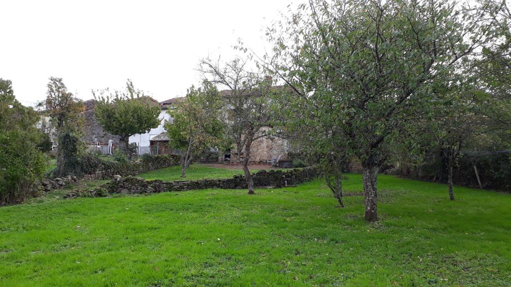 corps de ferme avec piscine et chevaux 89210 Venizy