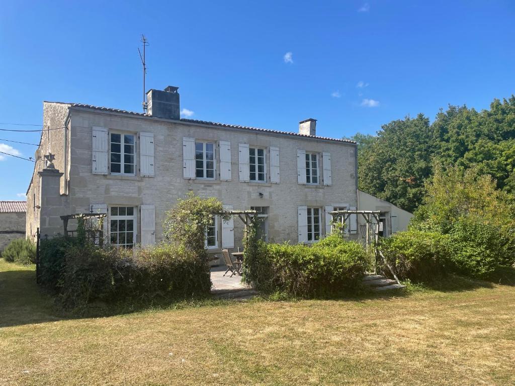 Country 4 bed house with private heated pool 1 Route de la Petite Brassière, 17470 Dampierre-sur-Boutonne