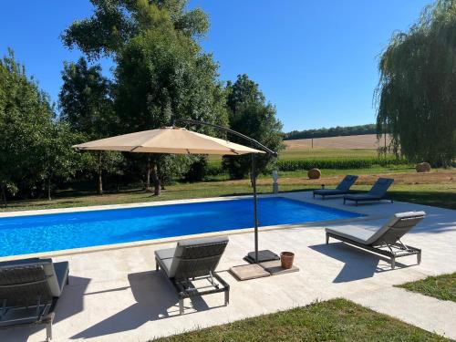 Country villa for 19 pool cinema football pitch