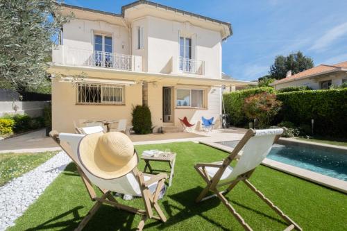 COUP DE COEUR  Maison pour 8 avec piscine à 5 pieds du centre de Cannes