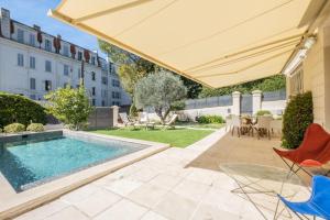 COUP DE COEUR  Maison pour 8 avec piscine à 5 pieds du centre de Cannes