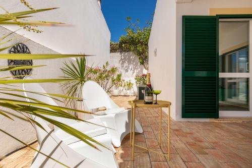 Cozy and sunny villa just some steps from the sea