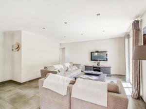 Villa Cozy Villa in Le Plan de la tour with Private Swimming Pool  83120 Emponse Provence-Alpes-Côte d\'Azur