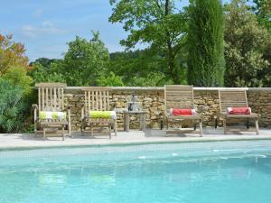 Cozy Villa in M nerbes with Swimming Pool