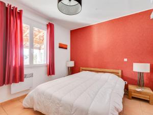 Cozy Villa in Roquebrun with Private Pool