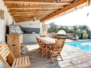 Villa Cozy Villa in Roquemaure With Private Swimming Pool  30150 Roquemaure Languedoc-Roussillon