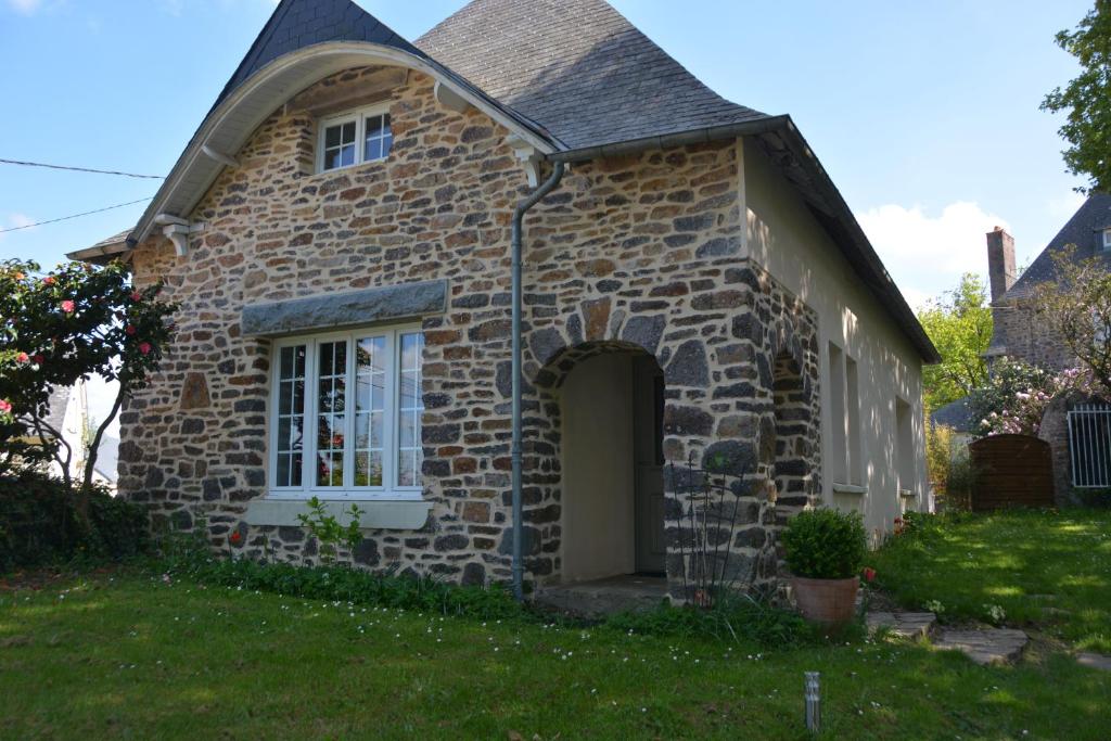 Cozy Villa in Saint Victor de Malcap with Swimming Pool