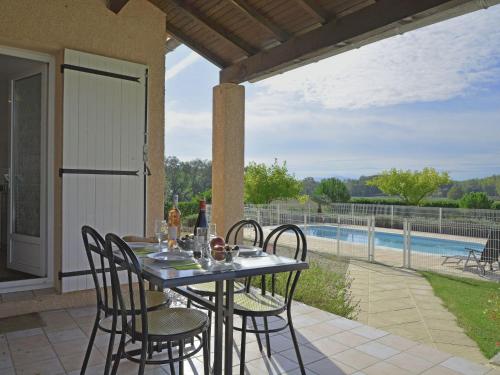Cozy Villa in Saint Victor de Malcap with Swimming Pool