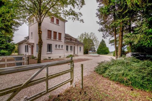Crazy Villa Radar 89 - Heated pool - Multisports field - 2h Paris - 30p