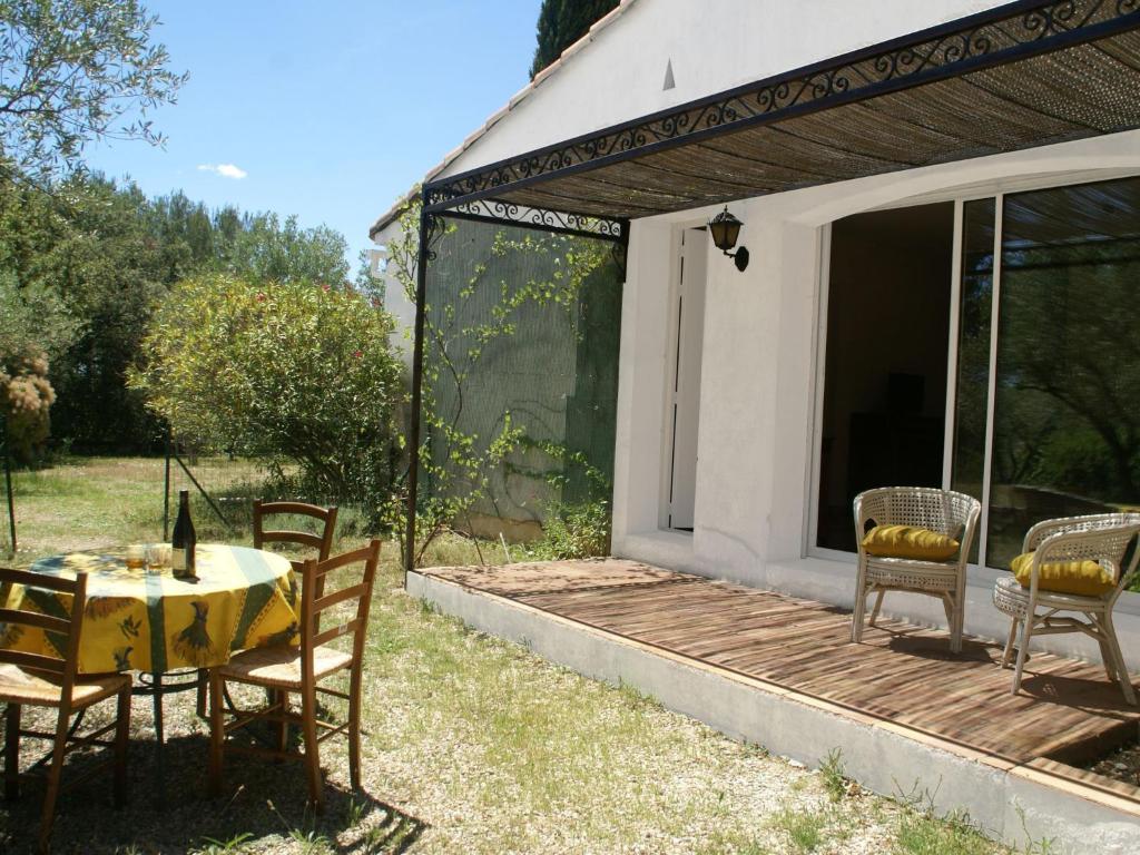 Villa Cushy Villa in Verg ze with Fenced Garden  30310 Vergèze