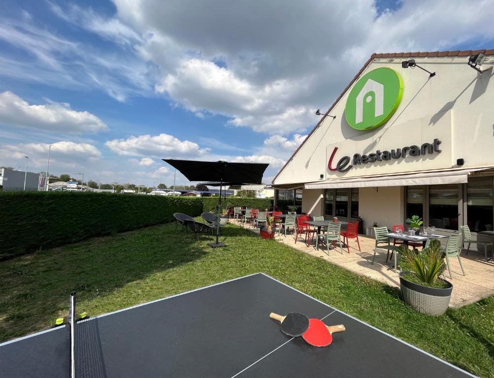 Dans la bastide de Domme - piscine chauffée, parking privé
