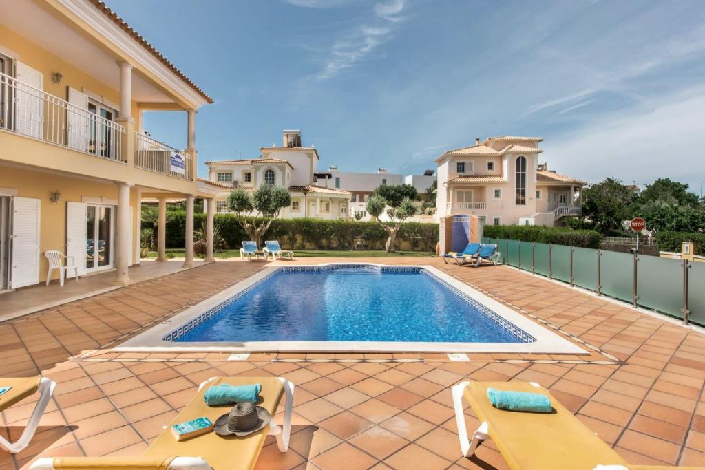 Villa Villa Das Oliveiras amazing location walk to Marina restaurants beach R. da Vela Redonda 4, 8200-424 Albufeira