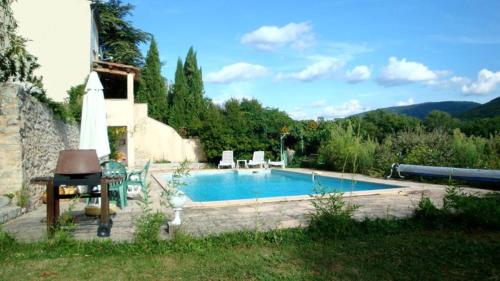 Villa de 2 chambres avec piscine privee jardin clos et wifi a Dauphin Dauphin france