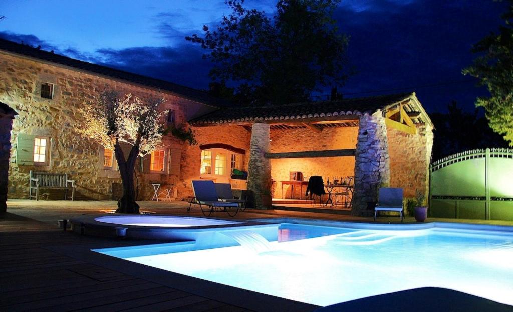 Villa Villa de 3 chambres avec piscine privee jacuzzi et jardin clos a Lussana Hameau de Rossière, 30580 Lussan