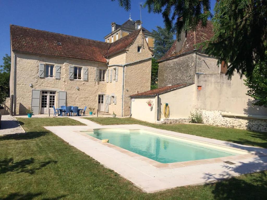 Villa Villa de 3 chambres avec piscine privee jardin clos et wifi a Montfaucon 4 Place de la Mairie Lot, Occitanie, 46240 Montfaucon