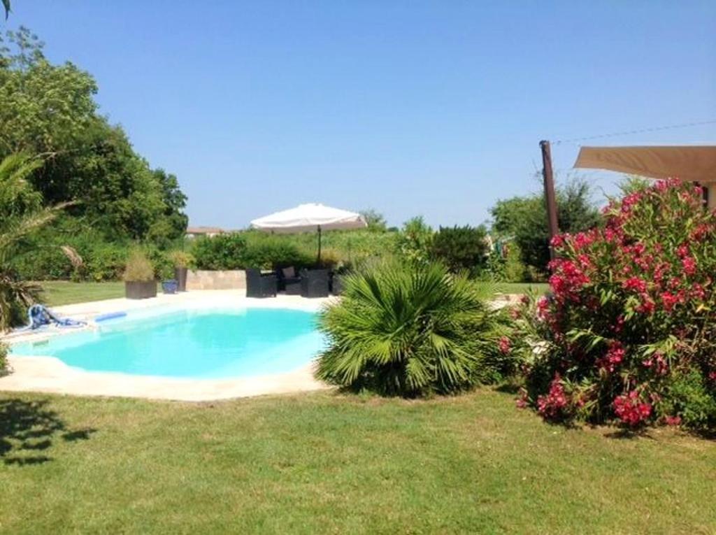 Villa Villa de 3 chambres avec piscine privee jardin clos et wifi a Saint Martin Lacaussade 3 Chemin de Charron, 33390 Saint-Martin-Lacaussade