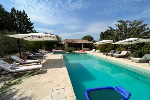 Villa de 300 m au coeur du Luberon au calme sans vis à vis 5 chambres Maubec france