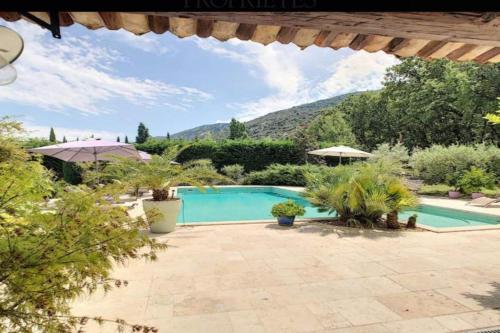 Villa Villa de 300 m au coeur du Luberon au calme sans vis à vis 5 chambres 296 chemin du peirou Maubec