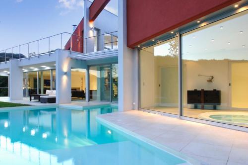 Villa de 4 chambres avec piscine privee jacuzzi et jardin amenage a Saint Desirat Saint-Désirat france