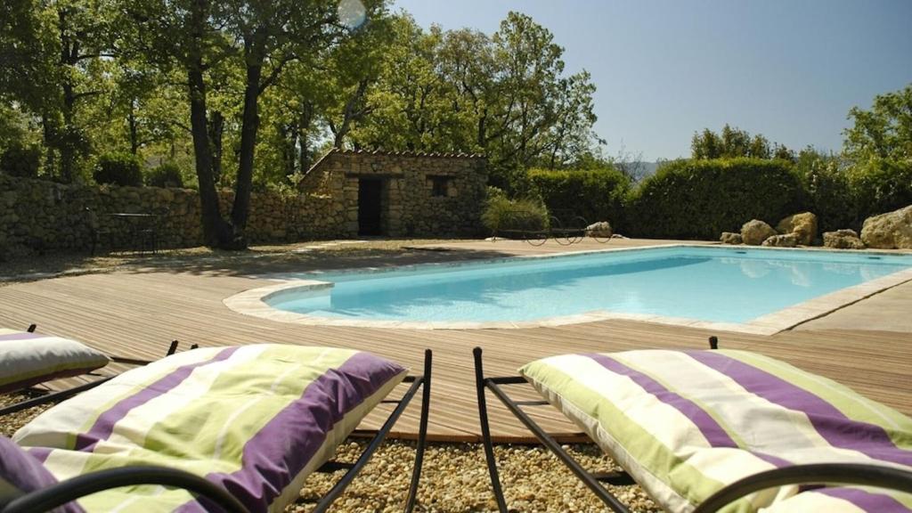 Villa Villa de 4 chambres avec piscine privee jardin amenage et wifi a CaseneuveB 70 Chemin de la Feissones Vaucluse, Provence-Alpes-Côte d'Azur, 84750 Caseneuve