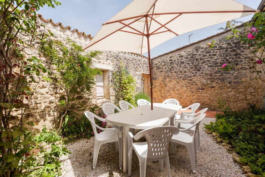 Villa Villa de 4 chambres avec piscine privee jardin amenage et wifi a Genissac 120 Les Faures Sud Gironde, Nouvelle-Aquitaine, 33420 Génissac