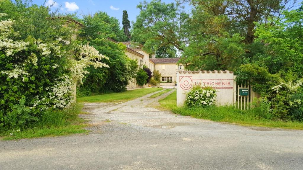 Villa Villa de 4 chambres avec piscine privee jardin clos et wifi a Crastes La Tricherie, 32270 Crastes