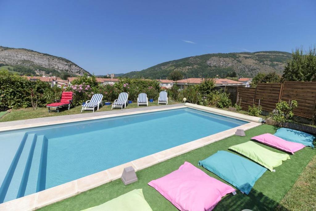 Villa Villa de 4 chambres avec vue sur la ville piscine privee et jacuzzi a Foix 33 Avenue de Cadirac, 09000 Foix
