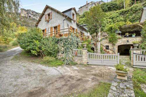 Villa de 4 chambres avec vue sur le lac piscine privee et jardin amenage a Saint Pierre des Tripiers Saint-Pierre-des-Tripiers france