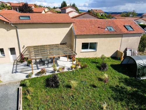 Villa Villa de 5 chambres avec piscine interieure jardin clos et wifi a Panissieres Chez Dejoint Panissières