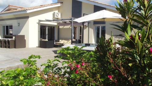 Villa de 5 chambres avec piscine privee jacuzzi et wifi a Ares a 1 km de la plage Arès france