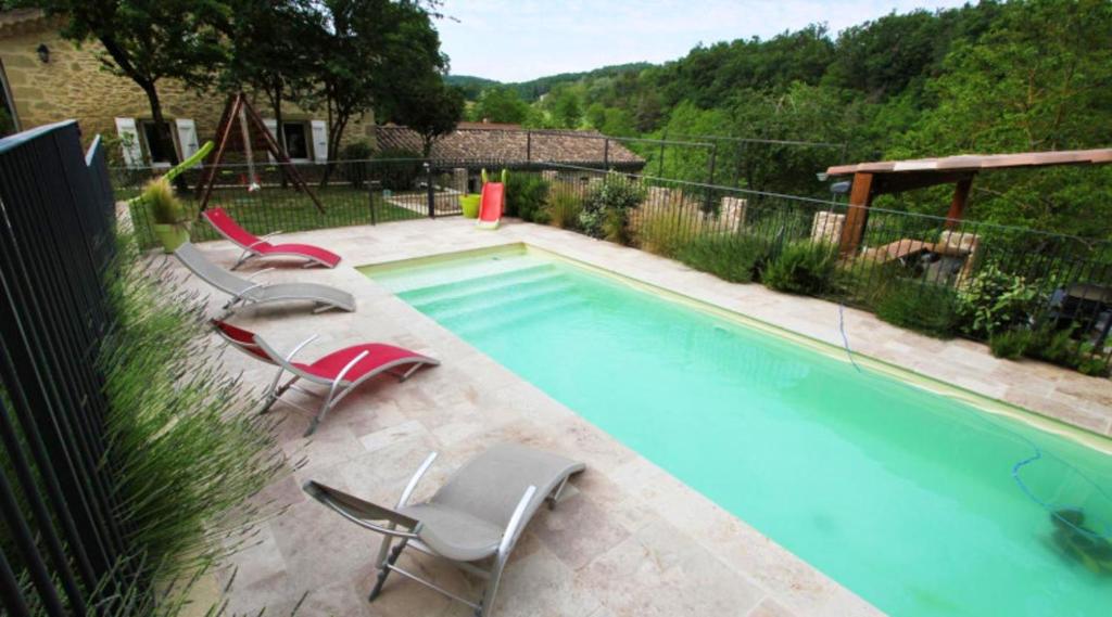 Villa Villa de 5 chambres avec piscine privee jardin amenage et wifi a Divajeu 740 Rif-Noir, 26400 Divajeu