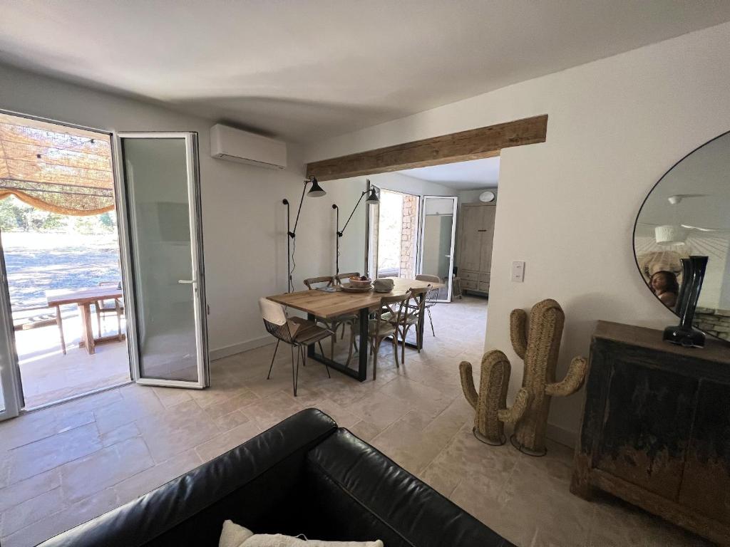 Villa Villa de 5 chambres avec piscine privee jardin clos et wifi a Murs 182 Chemin des pins Provence-Alpes-Côte d'Azur, Vaucluse, 84220 Murs