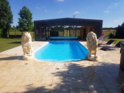 Villa de 5 chambres avec piscine privee sauna et jardin clos a Bernay Bernay france