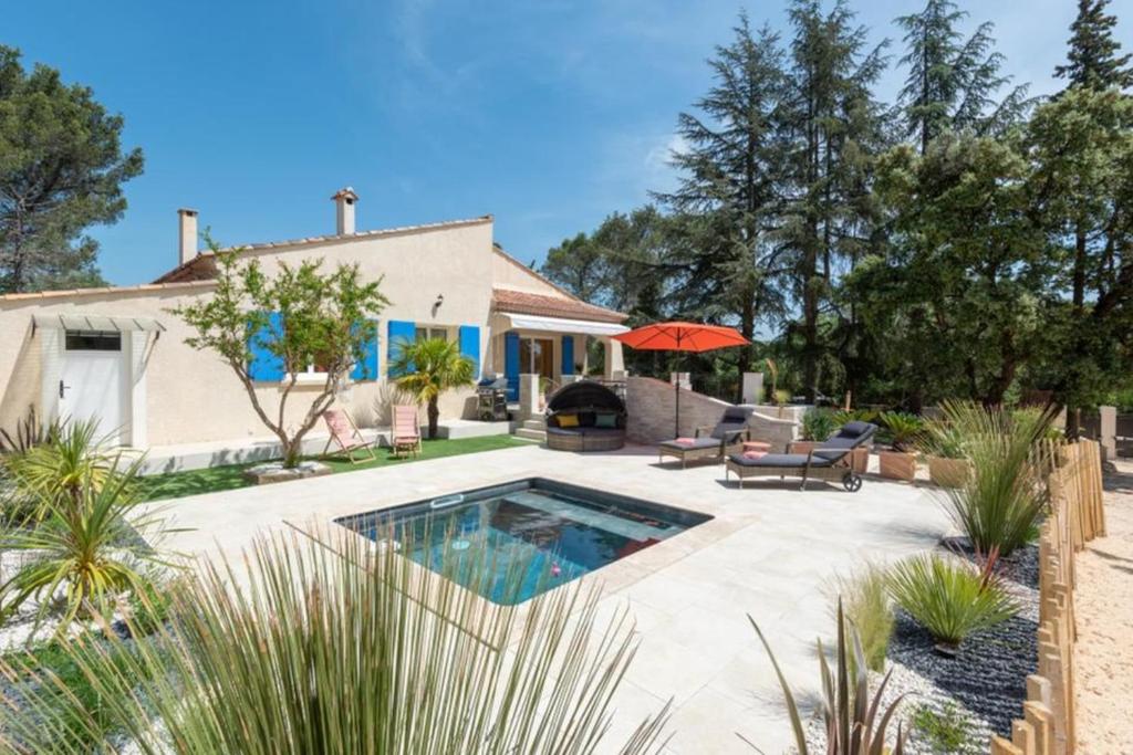 Villa Villa de charme avec piscine chauffée & cigales 442 Rue des Oliviers, 30320 Poulx